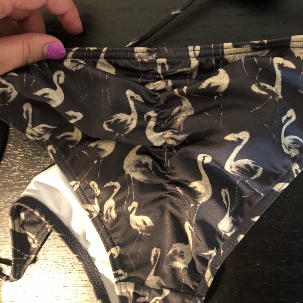 Bikini - Picture 6 of 6